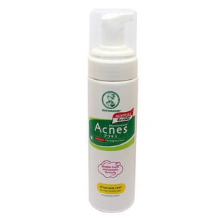 Refreshing foam for cleansing the problem skin with vitamin C (Mentholatum) - 150ml.